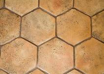 Terres Cuites Naturelles - Tomette Hexagonale - Salernes en Provence - Couleur Pierre- Vieilli -Fabrication Artisanale